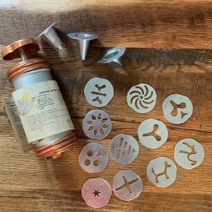 Vintage cookie press & decorator Christmas baking with recipes